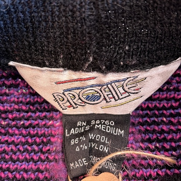Profile - vintage, purple/pink wool sweater, quilt look - Picture 4 of 6